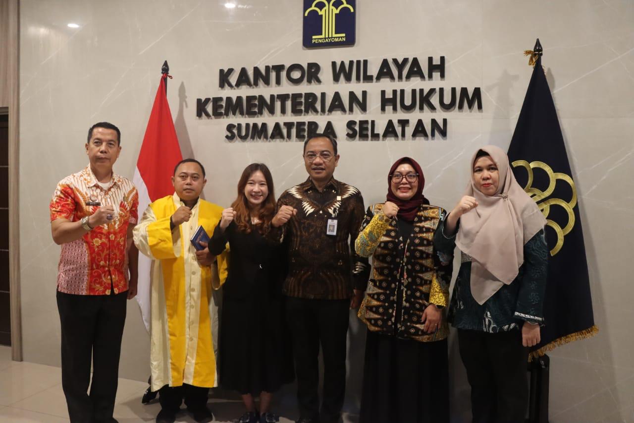 Foto bersama Kanwil Kemenkum Sumsel usai pelantikan Notaris Pengganti.