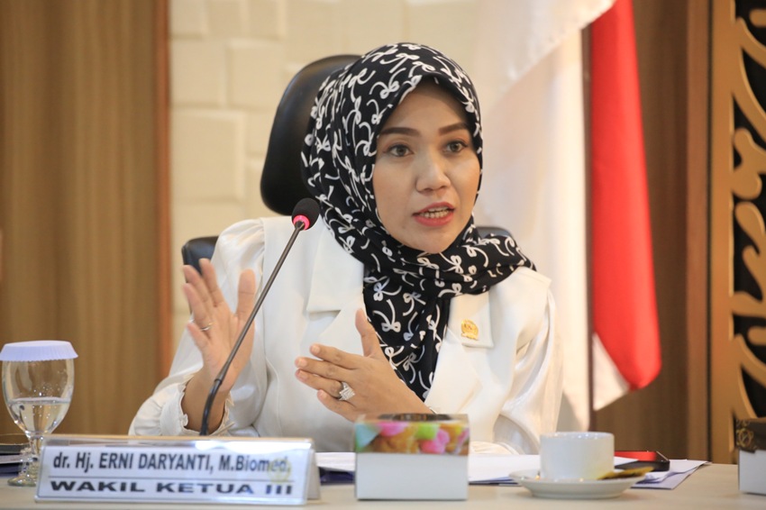 dr. Hj. Eny Daryanti, M.Biomed., Wakil Ketua Komite III Dewan Perwakilan Daerah (DPD) Republik Indonesia. (QueenNews.id/Dokumen Pribadi Erni Daryanti)