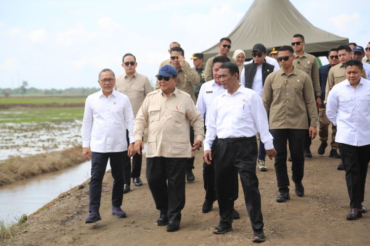 Presiden Republik Indonesia Prabowo Subianto bersama Menteri Pertanian Andi Amran Sulaiman dan Menko Pangan, Zulkifli Hasan melakukan kunjungan kerja ke Provinsi Sumatera Selatan.