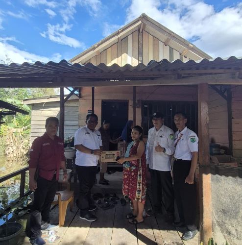 Tim Public Safety Center (PSC) dari berbagai Puskesmas Muba untuk melakukan kunjungan langsung ke rumah warga.