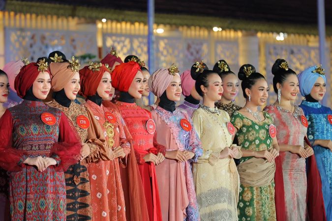 Semifinalis Cek Bagus dan Cek Ayu ramaikan malam Semi Final.