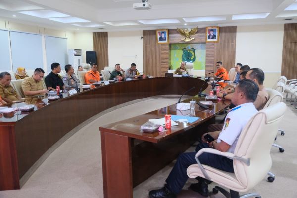 Rapat persiapan di Ruang Rapat Serasan Sekate.