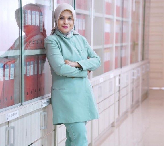 Rektor UKB, Dr. dr. Fika Minata Wathan, M.Kes.