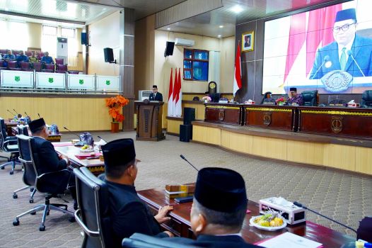 Bupati Musi Banyuasin (Muba) H. M. Toha, S.H., menghadiri langsung Rapat Paripurna Masa Persidangan III Rapat ke-12.