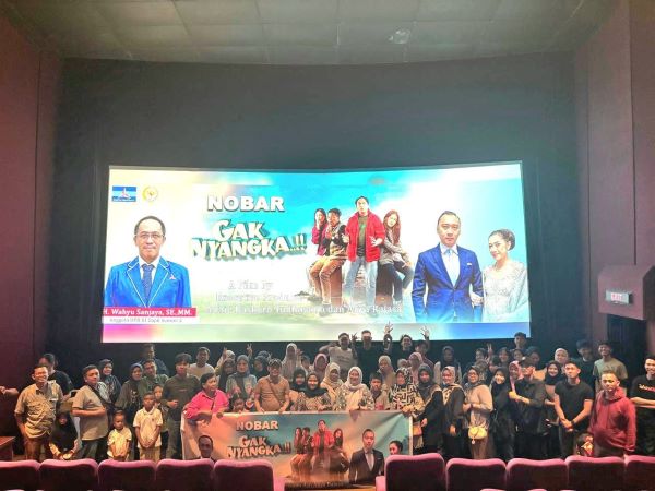 Suasana hangat penuh antusiasme mewarnai nonton bareng (nobar) film “Gak Nyangka” di Xinema XXI Palembang Square.