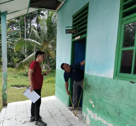 Tim gabungan dari Pejabat Pembuat Komitmen (PPK) dan konsultan kegiatan Disnakertrans Provinsi Sumsel, bersama Tim Dinas Tenaga Kerja dan Transmigrasi Kabupaten Musi Banyuasin, melakukan survei langsung ke lokasi.