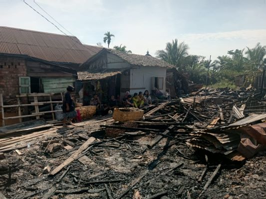 8 Rumah Warga Sungai Lilin Ludes Terbakar.