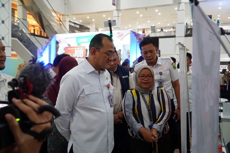 Sekretaris Daerah Sumsel, Edward Candra buka Job Fair Sumsel 2025.