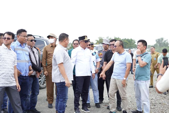 Wakil Gubernur Sumsel, H. Cik Ujang, saat melakukan peninjauan langsung jalur khusus pertambangan.