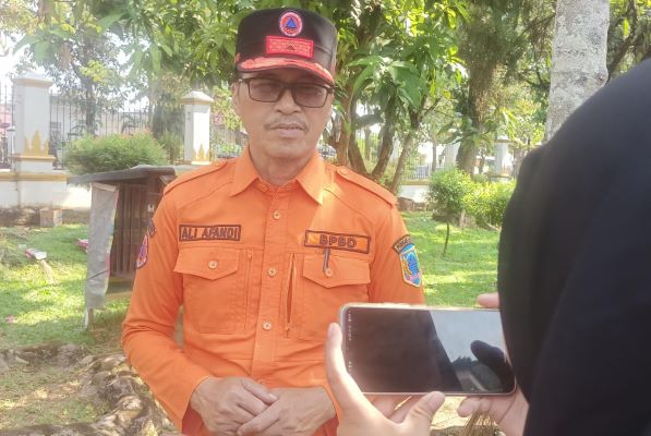 Bupati-Wakil Bupati Lahat, Bursah Zarnubi-Widia Ningsih saat meninjau lokasi revitalisasi. Foto Istimewa.