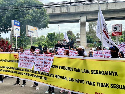 Dewan Pimpinan Wilayah (DPW) MSK-Indonesia bersama CACA Sumatera Selatan saat menggelar aksi damai di depan Kantor Kejaksaan Tinggi (Kejati) Sumatera Selatan.