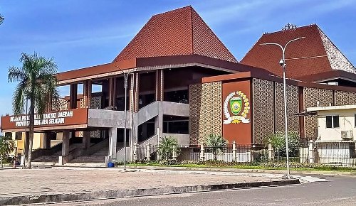 Pengadaan Lampu Gantung Rp604 Juta dan Tirai Rp634 Juta di Rumdin Wakil Ketua DPRD Sumsel Jadi Perhatian Publik