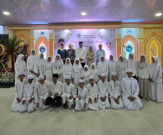 Silaturahmi dan buka puasa bersama yang digelar di rumah dinas Ketua DPRD Sumatera Selatan di kawasan Jalan Demang Lebar Daun.