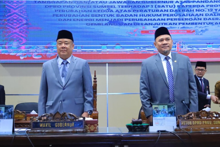 Rapat Paripurna XXXI dengan agenda jawaban gubernur atas pandangan umum fraksi-fraksi terkait Rancangan Peraturan Daerah (Raperda) tentang penguatan peran Perseroda Sumsel Energi Gemilang.