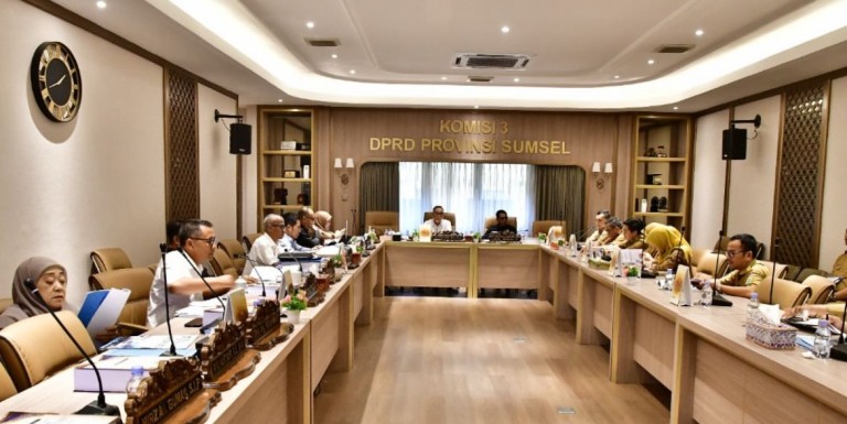 Panitia Khusus (Pansus) III menggelar rapat intensif dengan BPKAD Sumsel.