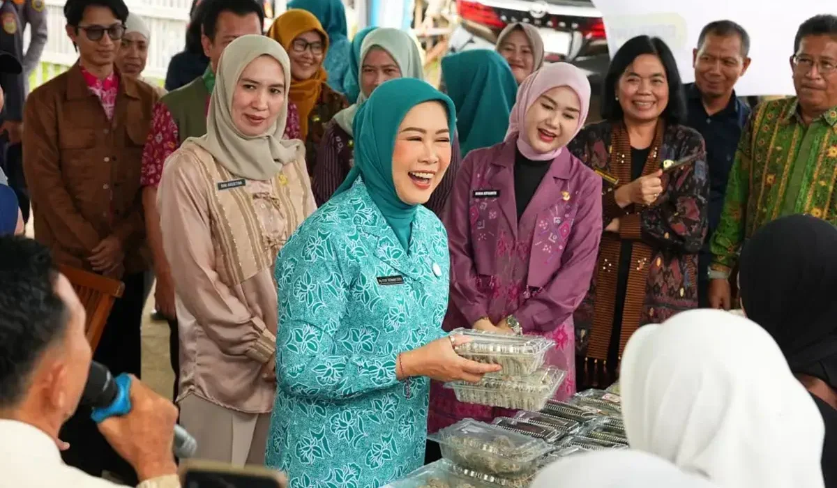 Feby Deru Sentuh UMKM Desa Burai, Tenun dan Purun Didorong Naik Kelas