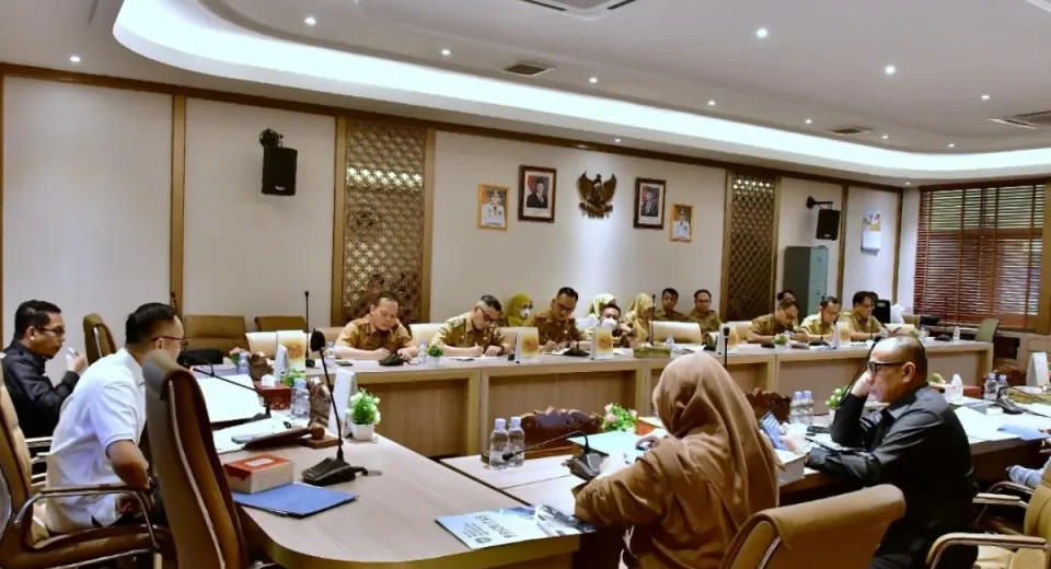 Pansus III DPRD Sumsel saat rapat kerja bersama Badan Pendapatan Daerah (Bapenda) Sumsel di Ruang Rapat Pansus.