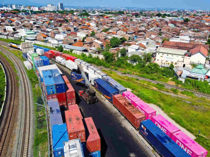 KAI Logistik Siap Tingkatkan Kapasitas Angkut Peti Kemas Ke Semarang