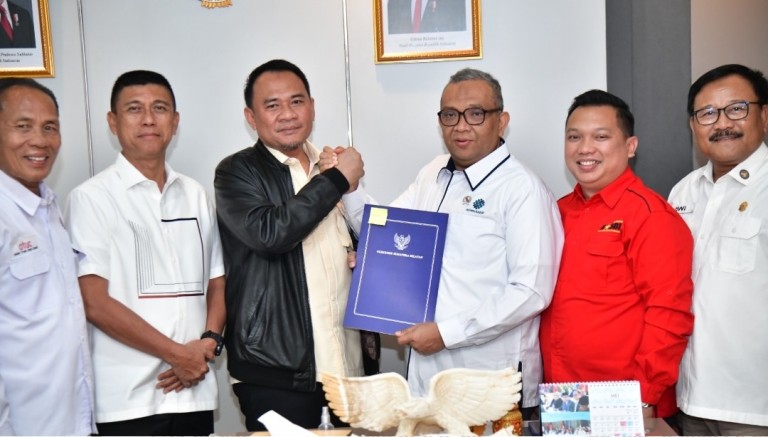 Ketua DPRD Provinsi Sumatera Selatan, Andie Dinialdie bersama jajaran Dinas Tenaga Kerja dan Transmigrasi Sumsel serta perwakilan serikat pekerja melakukan audiensi dengan Wakil Menteri Ketenagakerjaan RI, Afriansyah Noor.