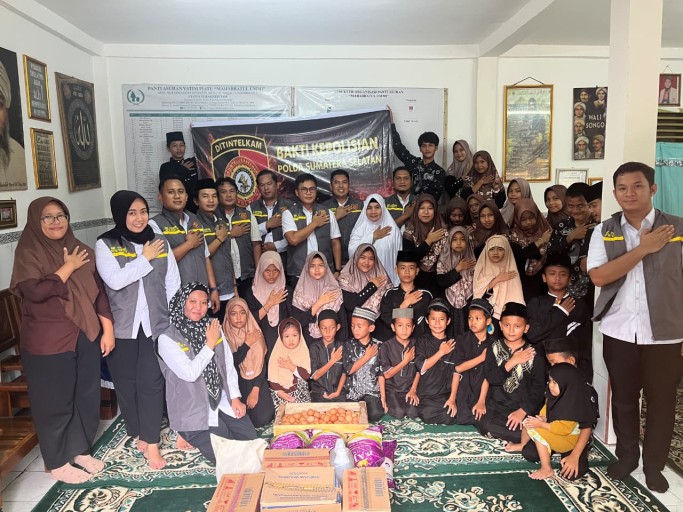 Direktorat Intelijen Keamanan Polda Sumsel menggelar aksi sosial bertajuk Bakti Kepolisian dengan menyambangi Panti Asuhan Mahabattul Ummi.