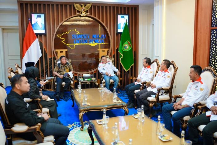 Gubernur Sumsel, Herman Deru saat menerima audiensi Dewan Pimpinan Daerah (DPD) APDESI Merah Putih Sumsel di Kantor Gubernur Sumsel.