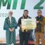 Pemimpin Wilayah PT Pegadaian Kanwil III Sumbagsel, Novryandi saat menerima penghargaan pada di Business Summit 2026.