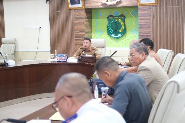 Rapat Kerja Tim Optimalisasi Pendapatan Asli Daerah Pokja Legalitas Pelaku Usaha yang digelar di Ruang Rapat Serasan Sekate.