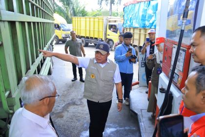 Gubernur Sumatera Selatan, Herman Deru turun langsung meninjau enam Stasiun Pengisian Bahan Bakar Umum (SPBU) di Palembang, Banyuasin dan Ogan Ilir.