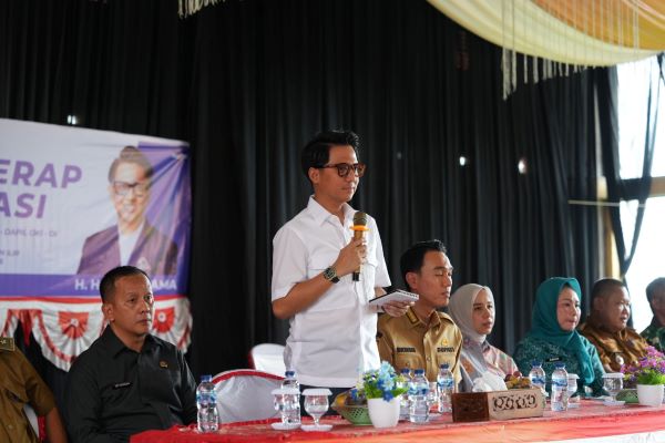 Anggota DPRD Provinsi Sumatera Selatan dari Fraksi Partai Demokrat, H. Handry Pratama Putra, S.E.
