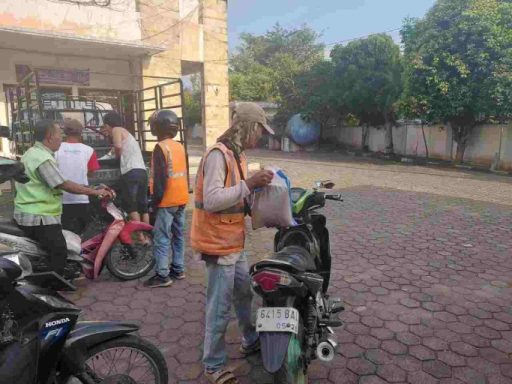 DPC PJS Muba Bagikan Puluhan Karung Beras, Tegaskan Komitmen Hadir untuk Masyarakat