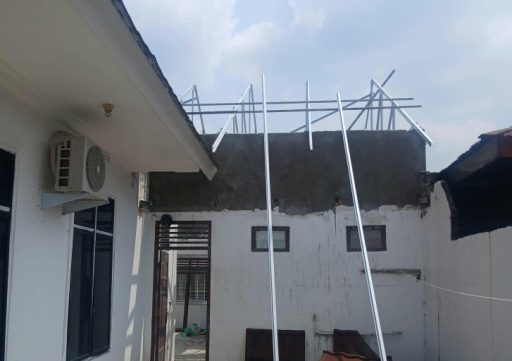 Rumah dinas Wakil Ketua DPRD Lahat yang saat ini tengah dalam proses rehab. Foto Istimewa.