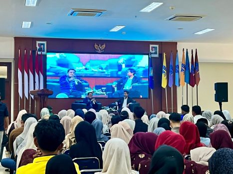 Seminar Akademik Wisuda Daerah UT Palembang membekali calon alumni dengan pemahaman mengenai pemanfaatan teknologi.